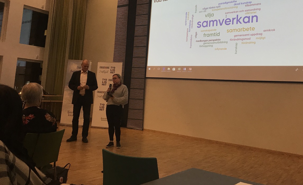 Kommunstyrelsens ordförande Peter Evansson (S)  hälsade välkommen tillsammans med Miriam Eriksson (1:e vice ordförande vårdstyrelsen, Region Uppsala).