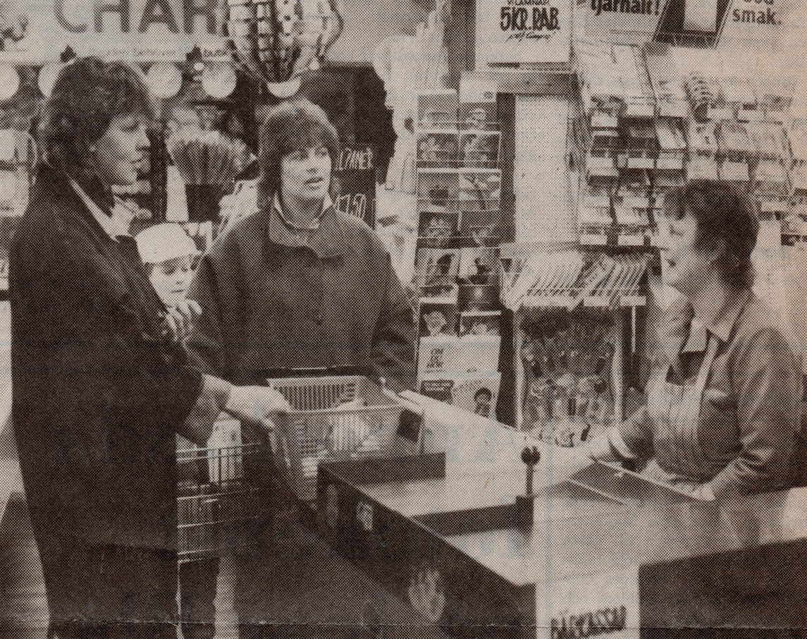 Samtal i affären i Husby Långhundra år 1985. 