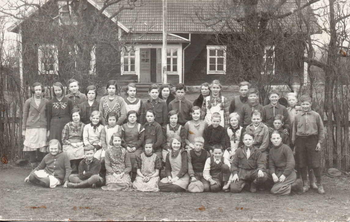 Skolan i Husby-Långhundra, år 1935.