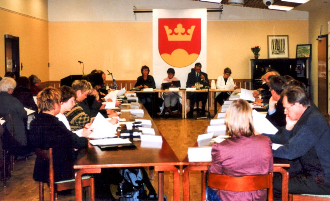 Första kommunfullmäktigemötet i Knivsta kommun år 2003.