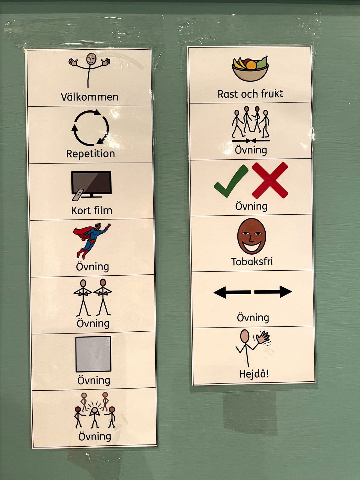 Illustrationer som visar dagens program med bland film, övningar och fruktstund.