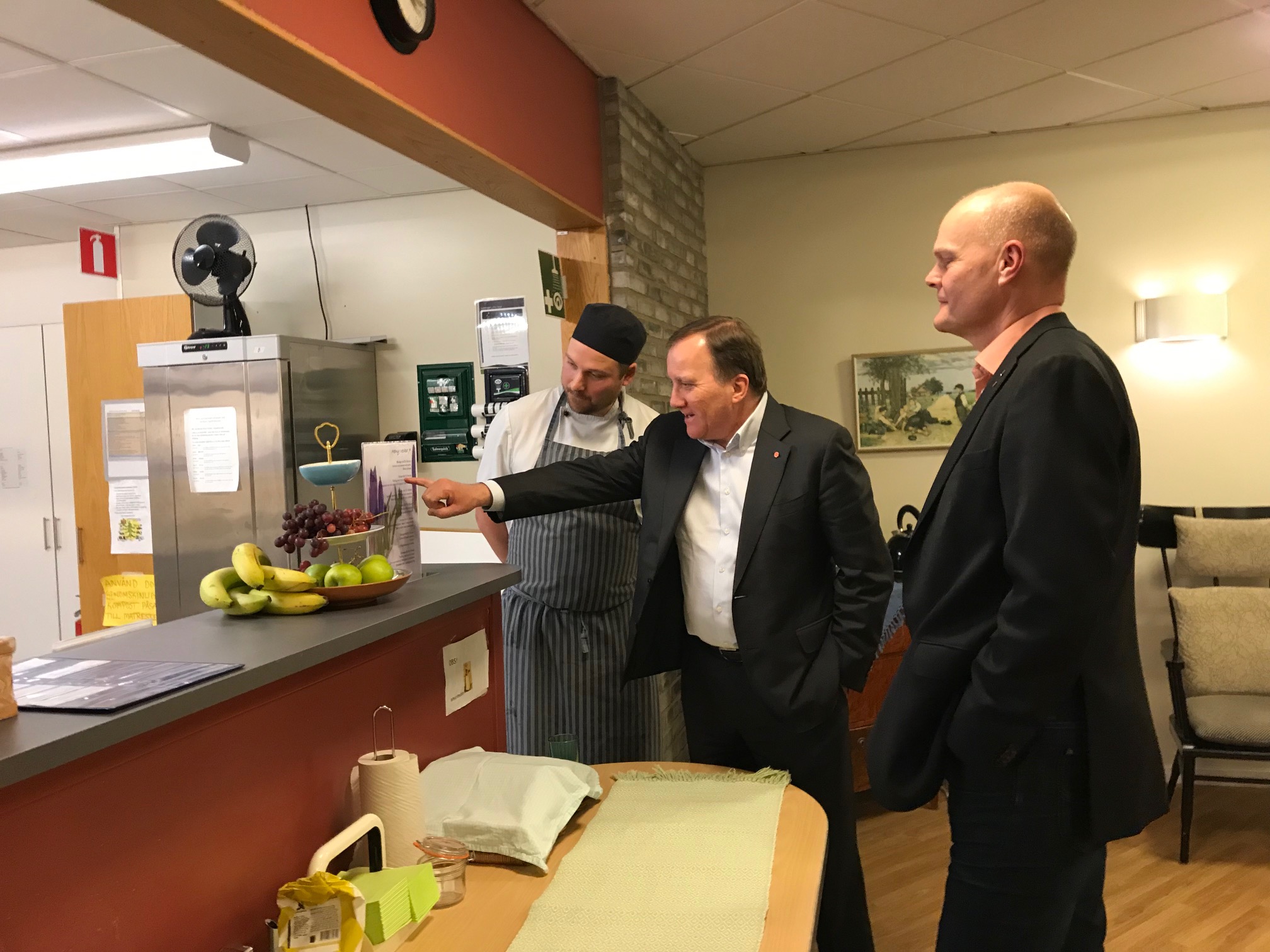 Kocken Pål Åhman visar veckans meny - rätter som fläsklägg och raggmunk verkar vara i statsministerns smak