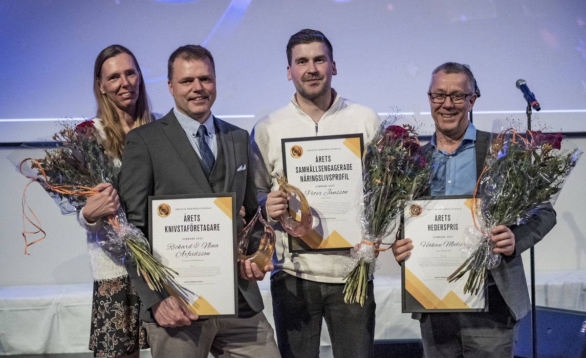 Rickard och Nina Arvidsson, Knivsta Hushållsservice, Peter Jansson, Coop i Alsike och Håkan Modiér, Team Modiér, blev årets pristagare på årets upplaga av Knivsta Näringslivsgala. 